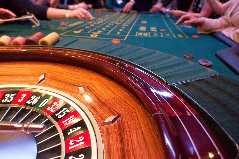 online v land-based casinos
